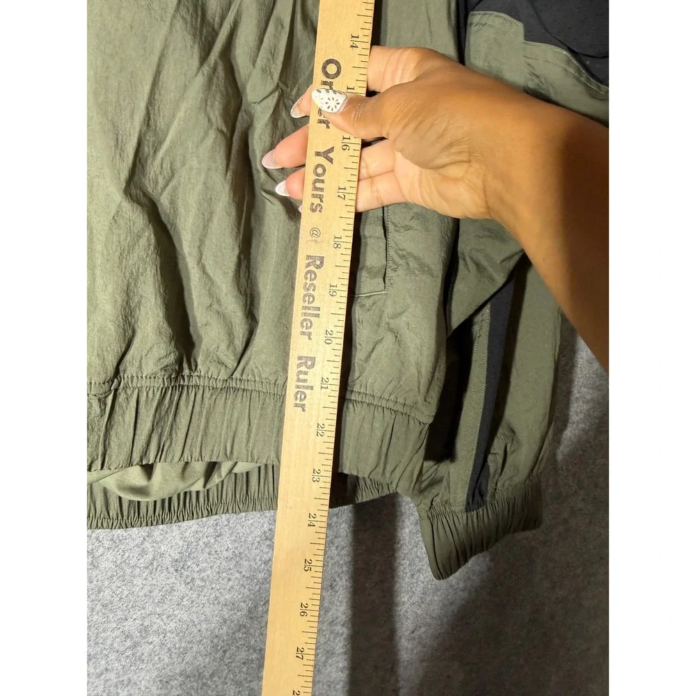 Lululemon Pack It Up Jacket Womens XS Army Green Black Colorblock Windbreaker